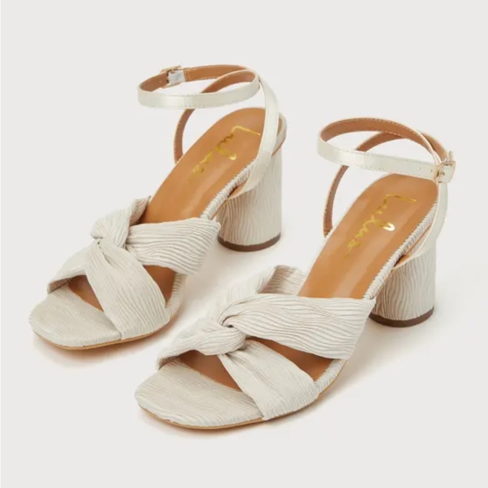 Lulus Ivory Knot Heels (8 1/2) *Never Worn*